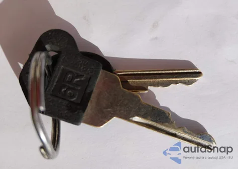 1993 GMC Sierra C1500 z USA, uszkodzony, nr VIN 2GTEC19K1P1559997